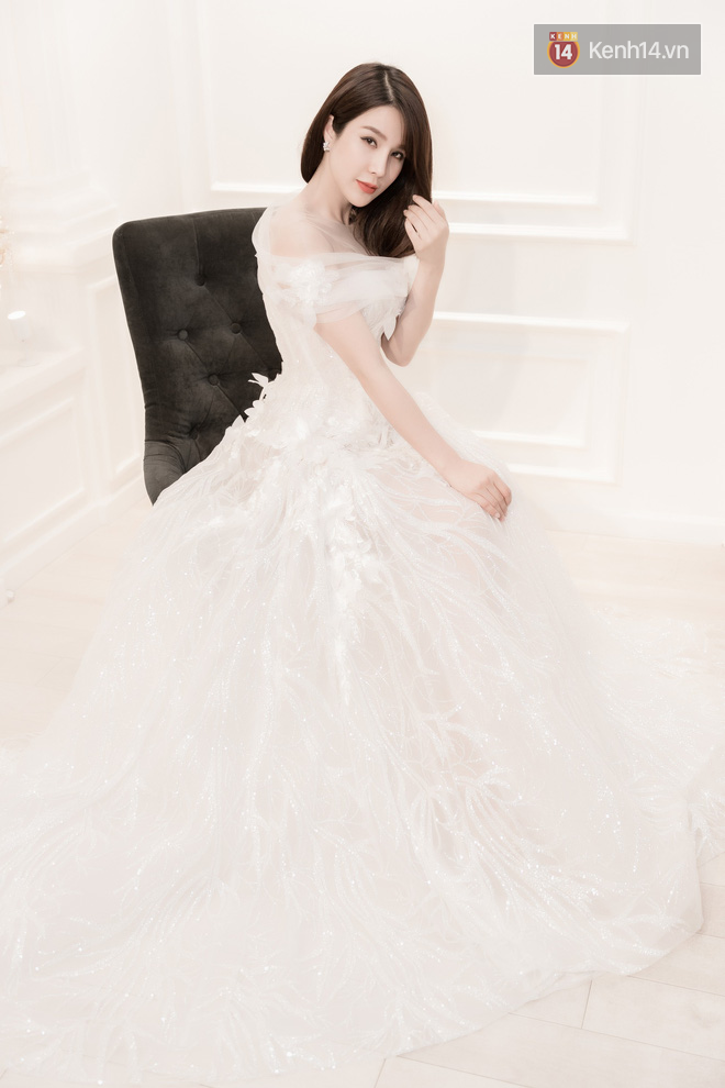 Diệp Lâm Anh đẹp mong manh đi thử váy cưới trước ngày trọng đại